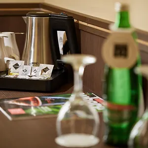 12 Revay Hotell